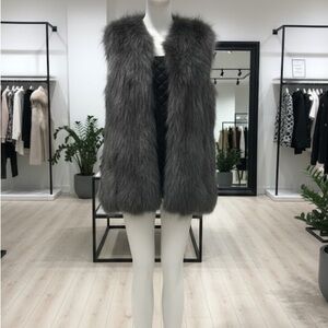 Stylish Gray Faux Fur Vest Suze xl runs small fits more like s/m